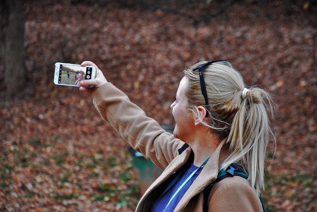 focení selfie v parku